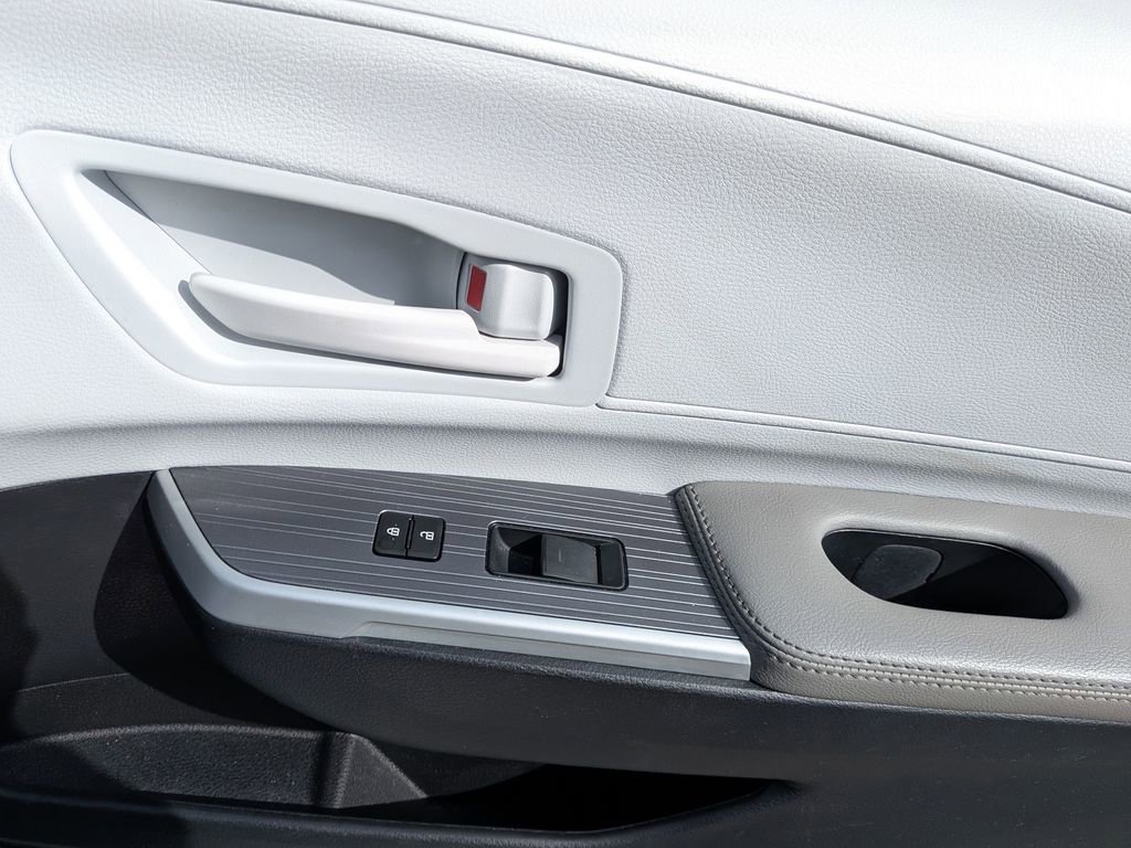 Used 2025 Toyota Sienna LE image 20