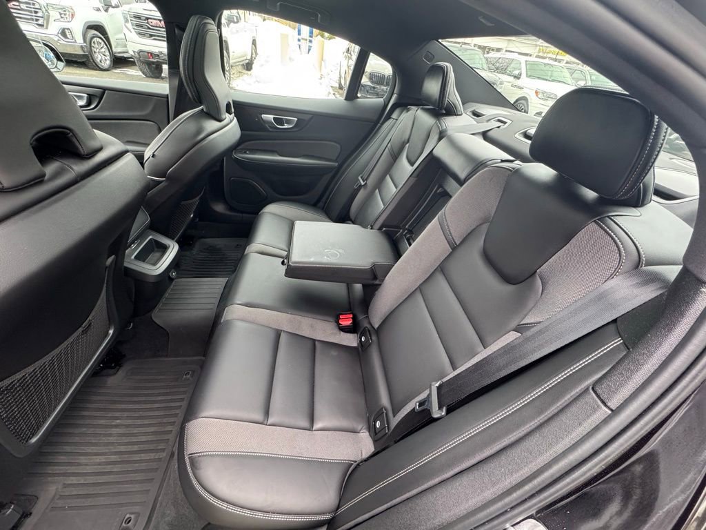 Used 2024 Volvo S60 B5 Plus image 31