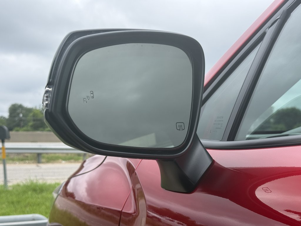 Used 2026 Toyota Corolla Cross LE FWD image 11