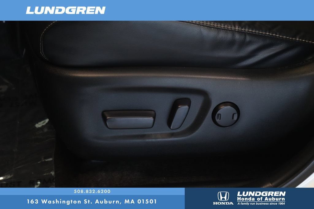 Used 2015 Toyota RAV4 Limited w/ Technology Package AWD/4WD image 12