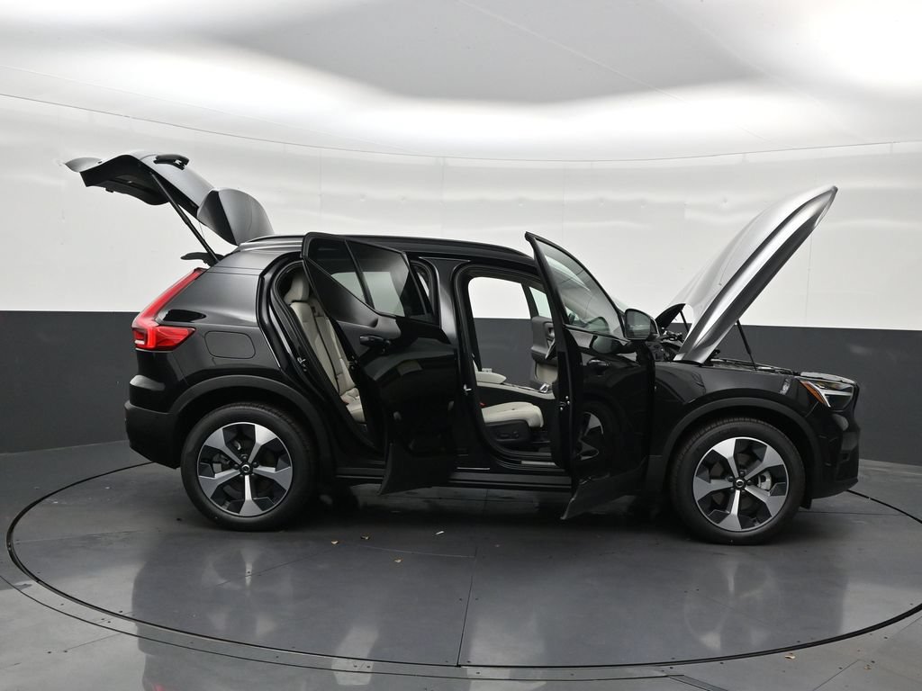 New 2026 Volvo XC40 B5 Plus w/ Protection Package Premier AWD/4WD image 30