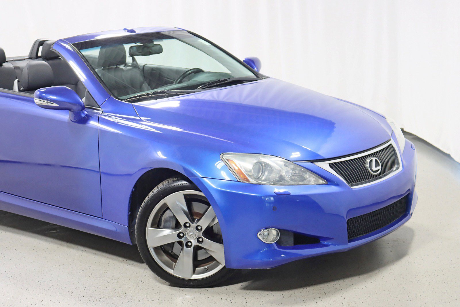 Used 2010 Lexus IS 350C w/ Luxury Pkg RWD image 3