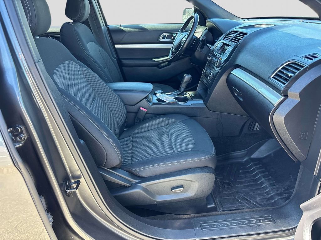 Used 2017 Ford Explorer XLT AWD/4WD image 15