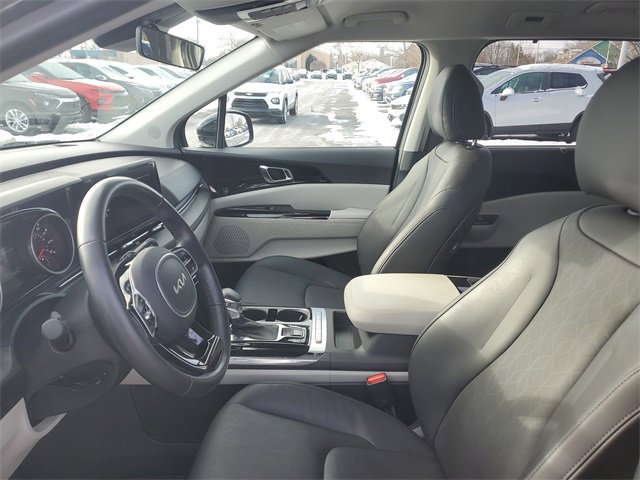Certified 2023 Kia Carnival EX image 18