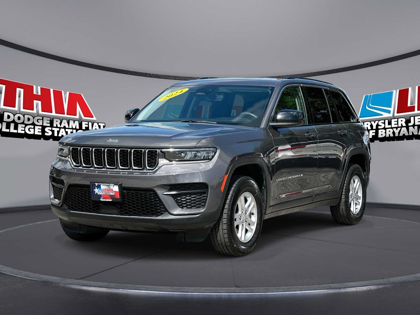 Used 2024 Jeep Grand Cherokee Laredo AWD/4WD video 1