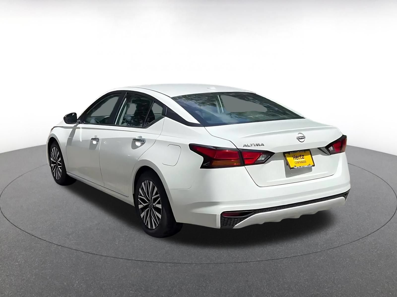 Used 2025 Nissan Altima 2.5 SV FWD image 9