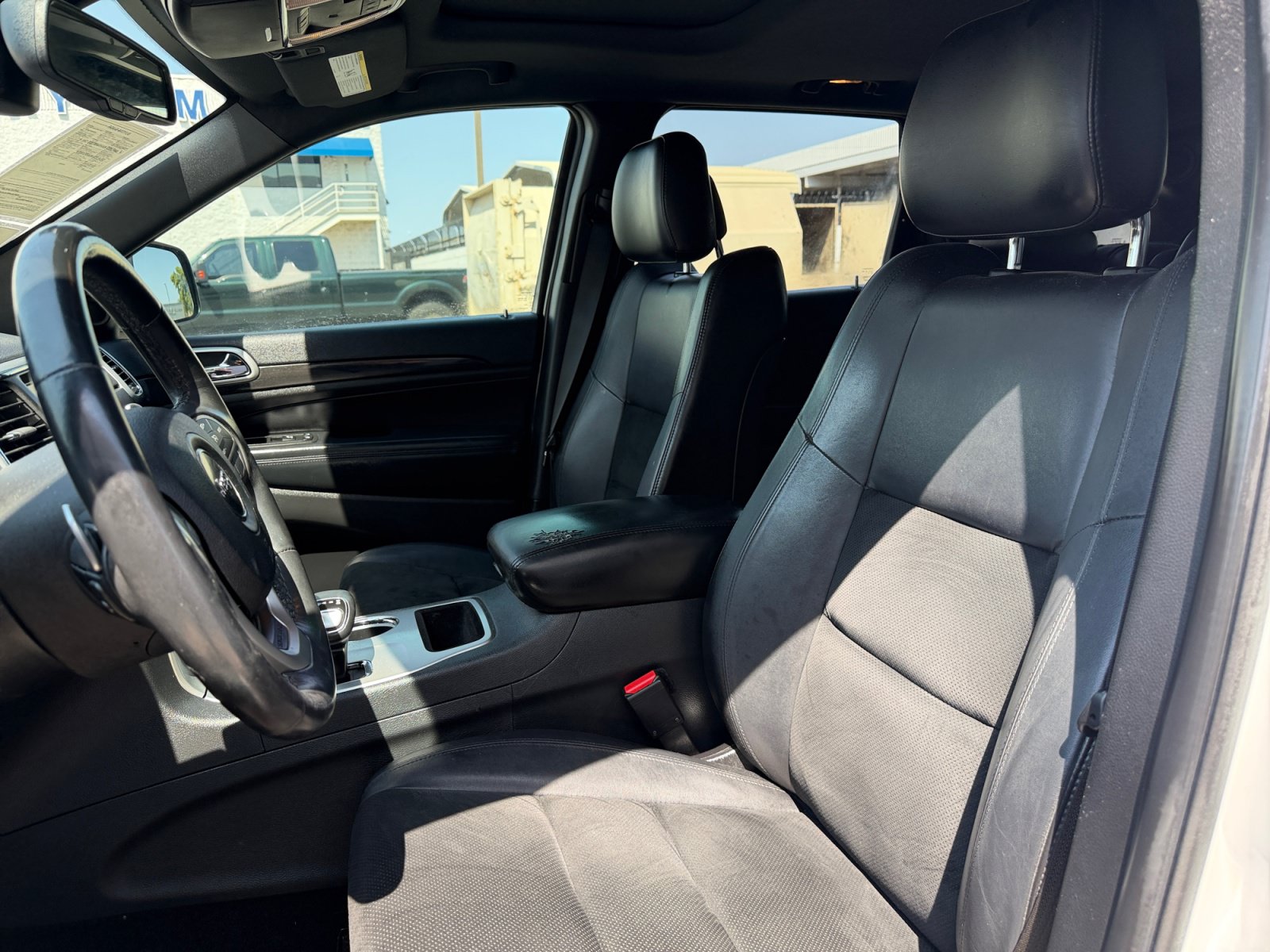 Used 2015 Jeep Grand Cherokee Altitude RWD image 15