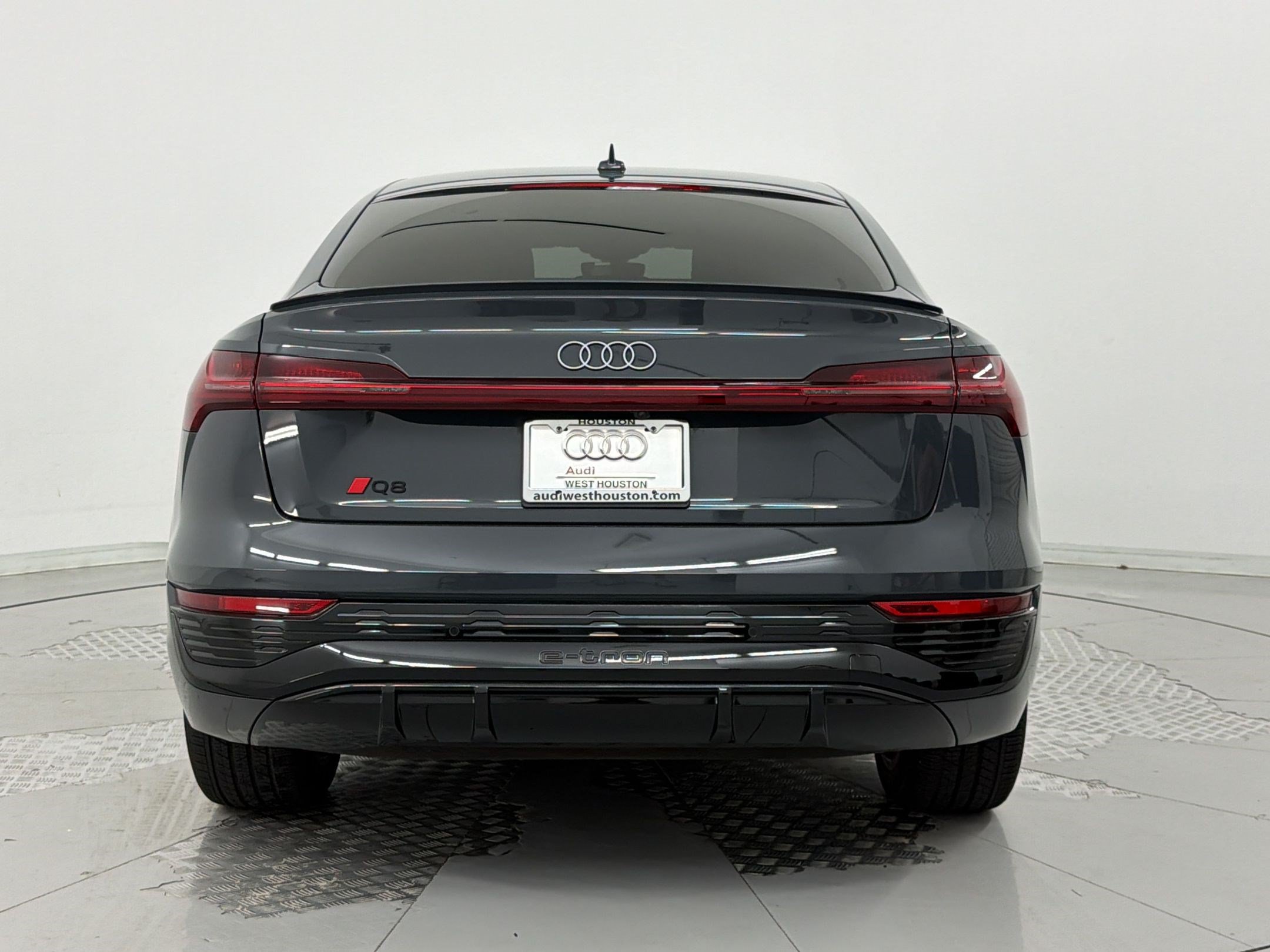 Certified 2024 Audi Q8 e-tron Premium Plus w/ Premium Plus Package AWD/4WD image 10