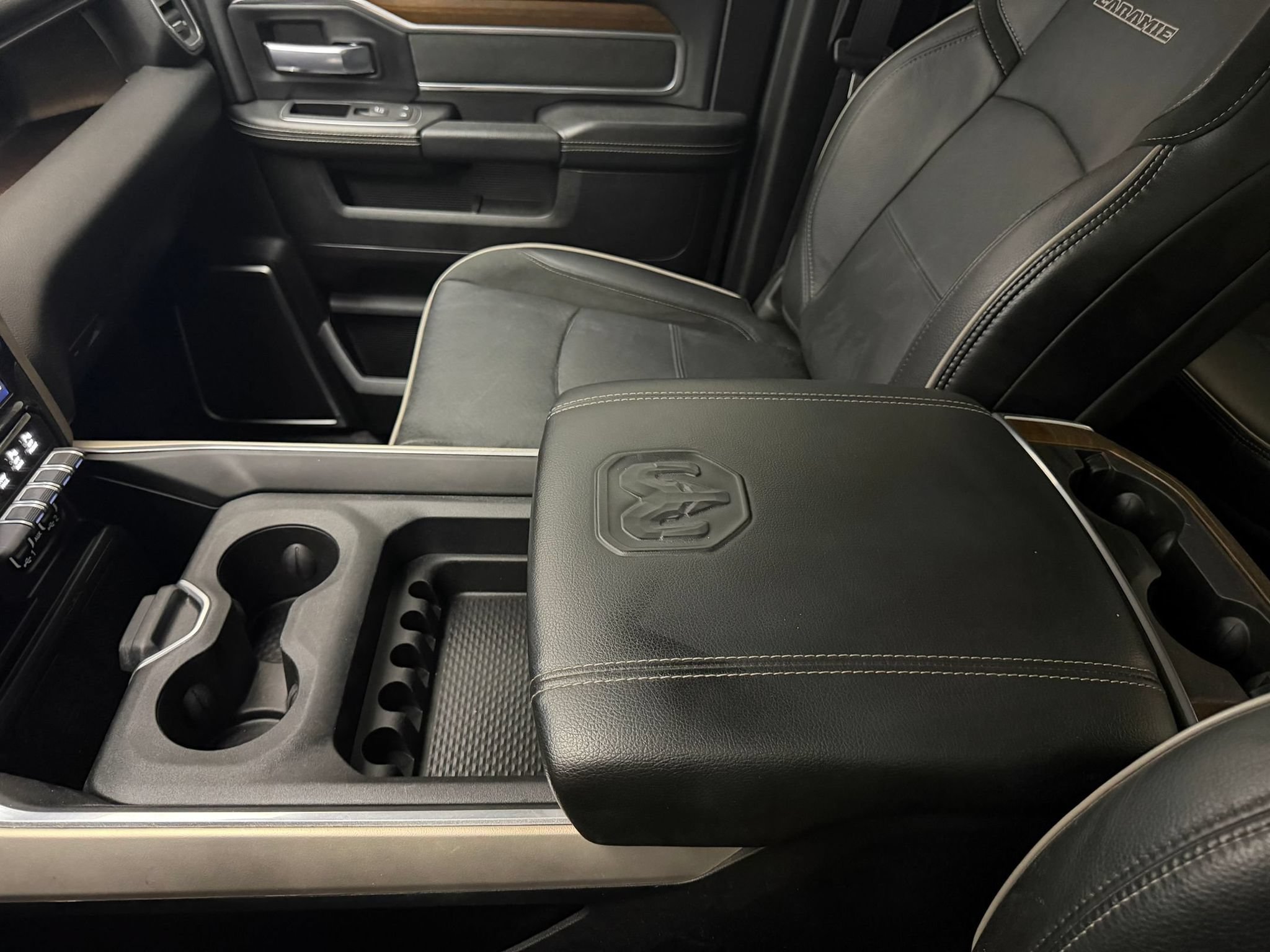 Used 2024 RAM 3500 Laramie AWD/4WD image 16