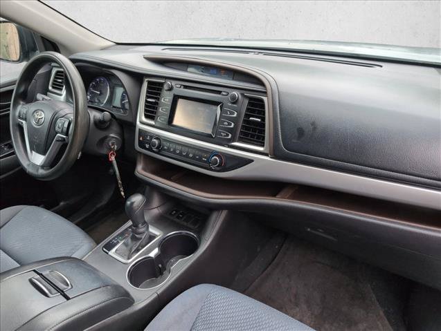 Used 2014 Toyota Highlander LE FWD image 23