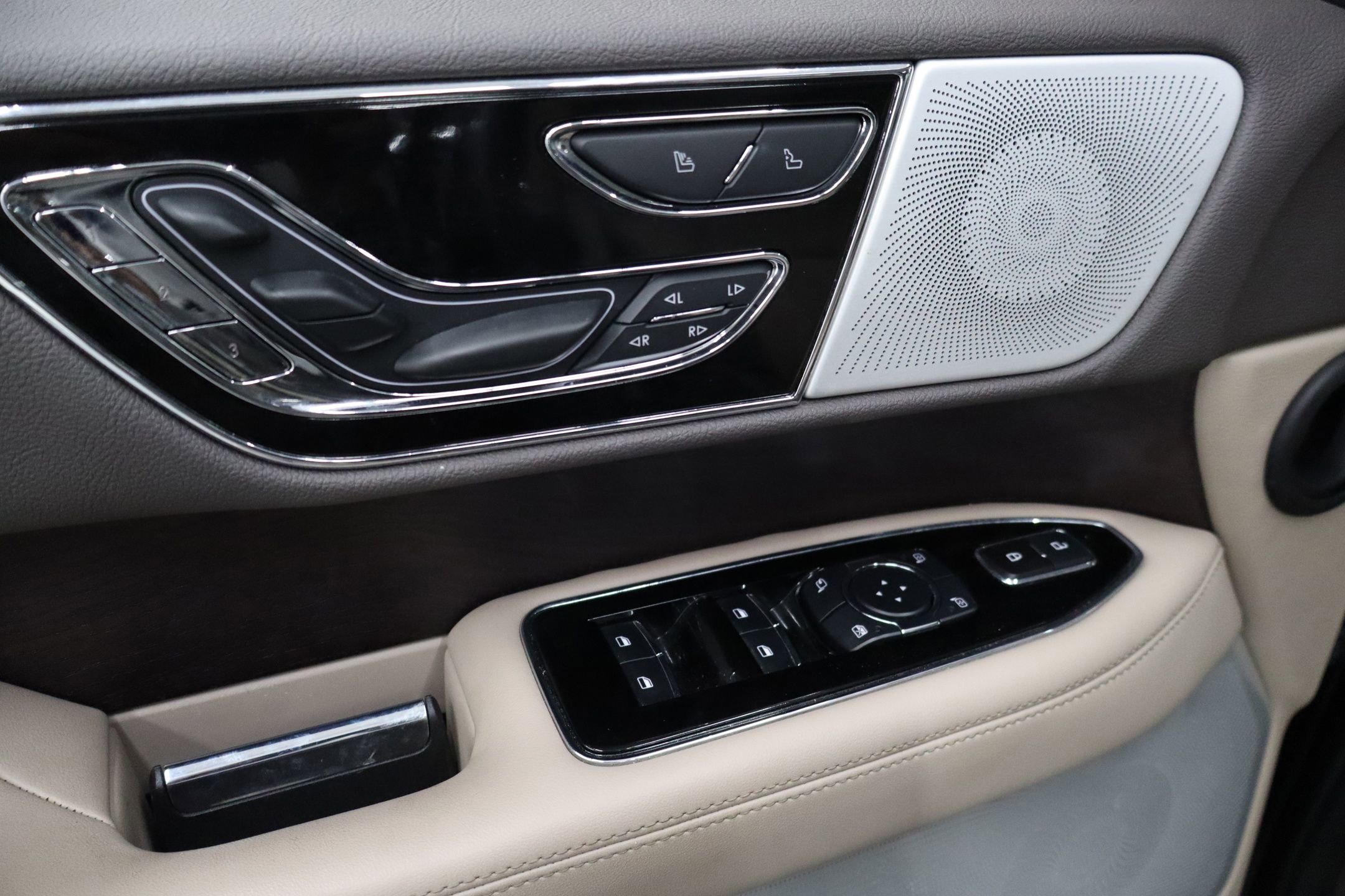 Used 2023 Lincoln Navigator L Reserve image 14