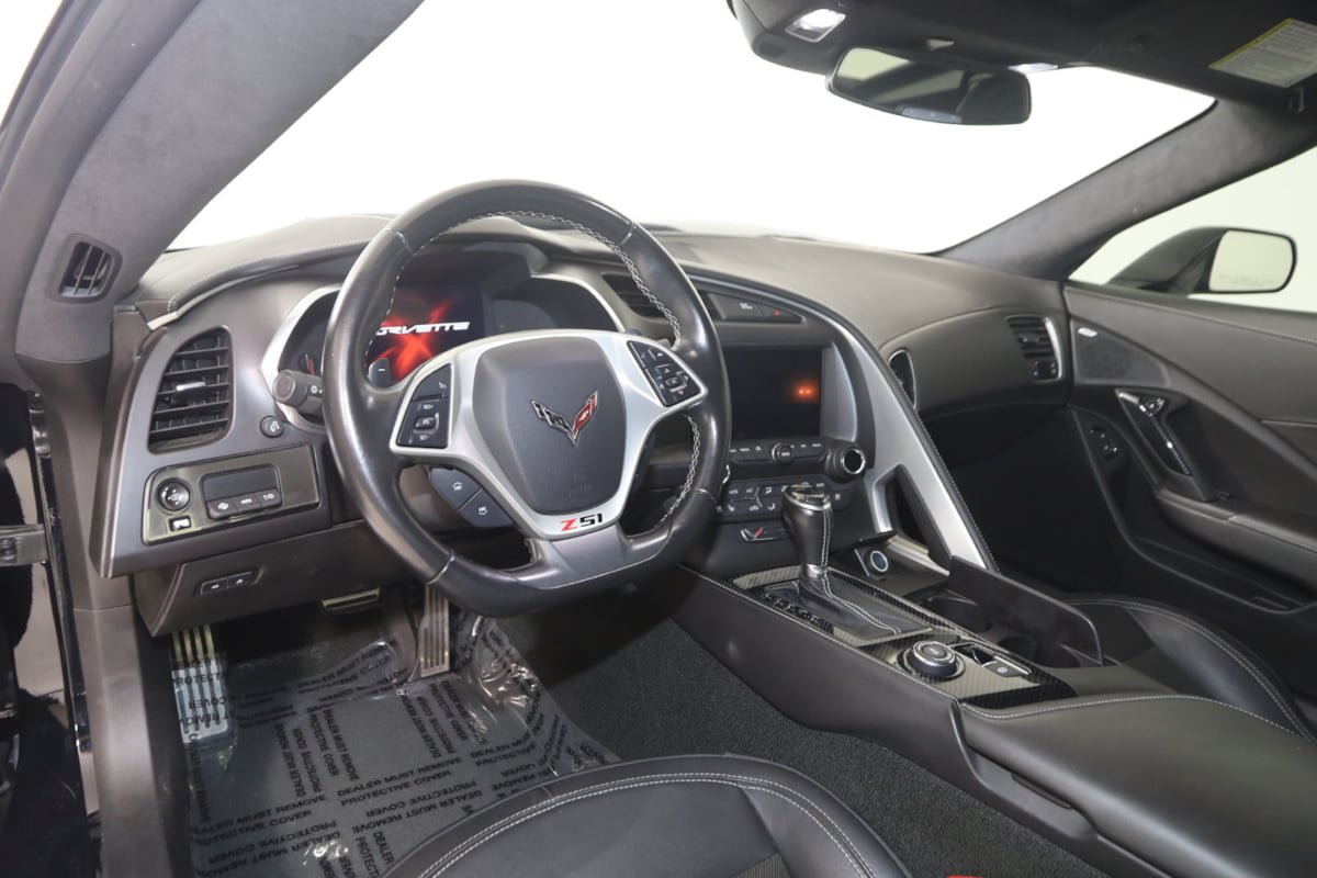 Used 2017 Chevrolet Corvette Stingray Coupe w/ Z51 3LT RWD image 33