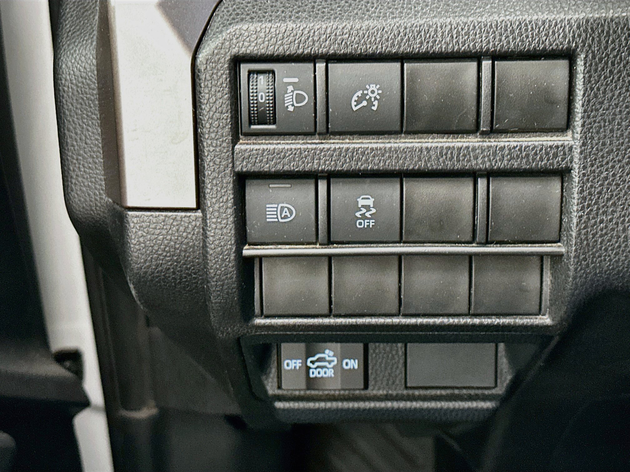 Used 2024 Toyota Tacoma SR5 AWD/4WD image 17