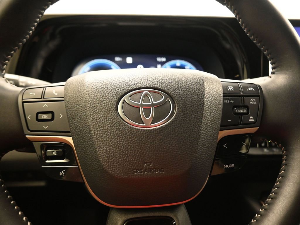 Used 2025 Toyota Crown Platinum image 7