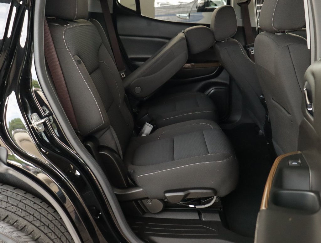 Used 2023 GMC Acadia SLE w/ Driver Convenience Package image 29