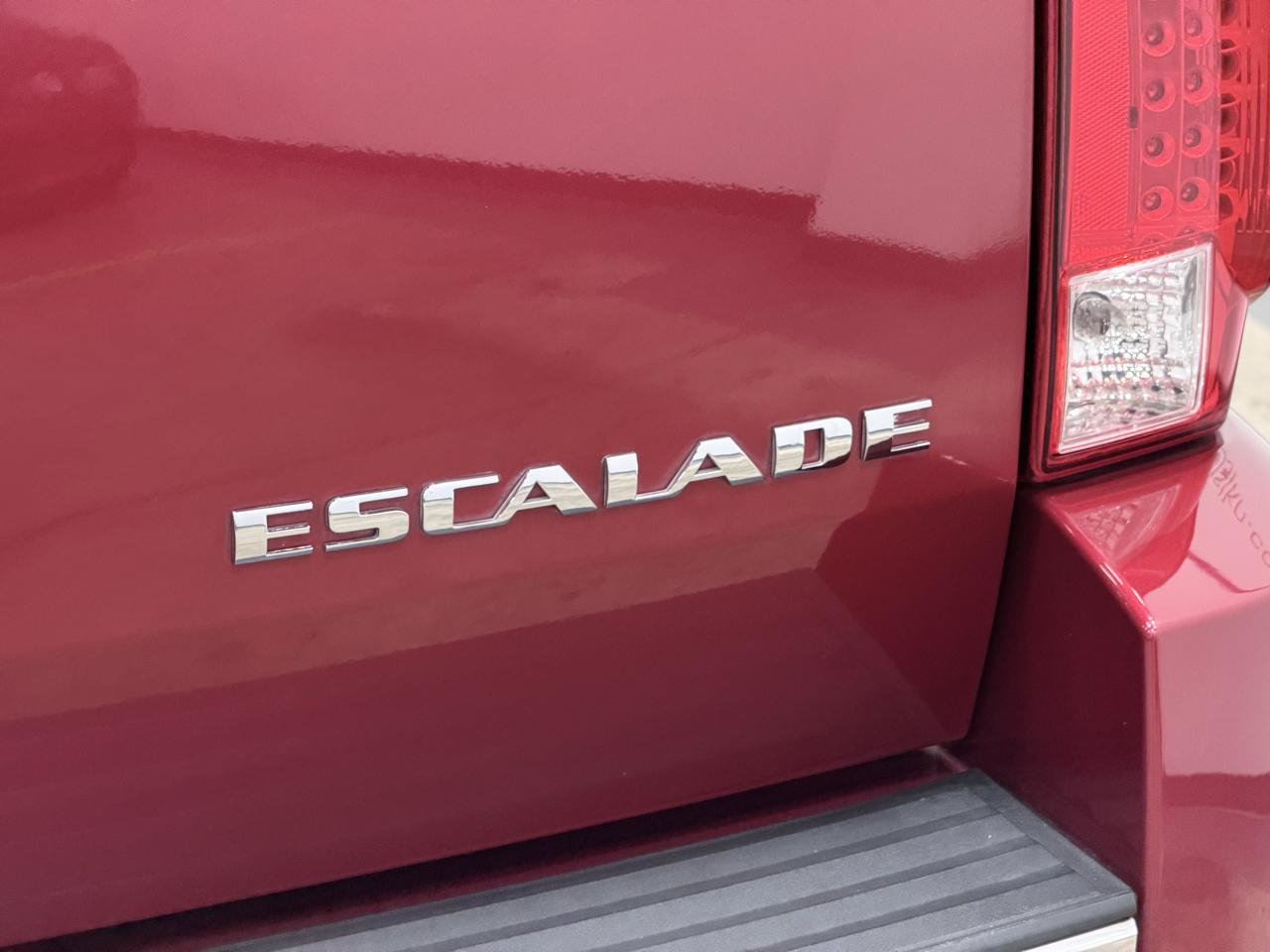Used 2013 Cadillac Escalade Premium AWD/4WD image 23
