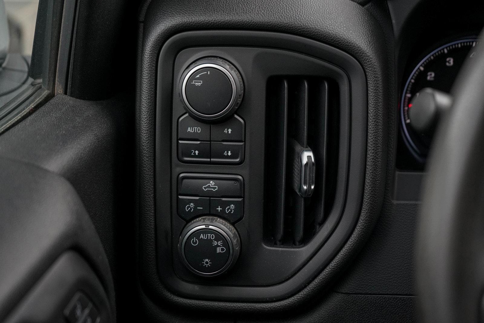 Used 2020 Chevrolet Silverado 1500 Custom Trail Boss w/ Custom Convenience Package image 19