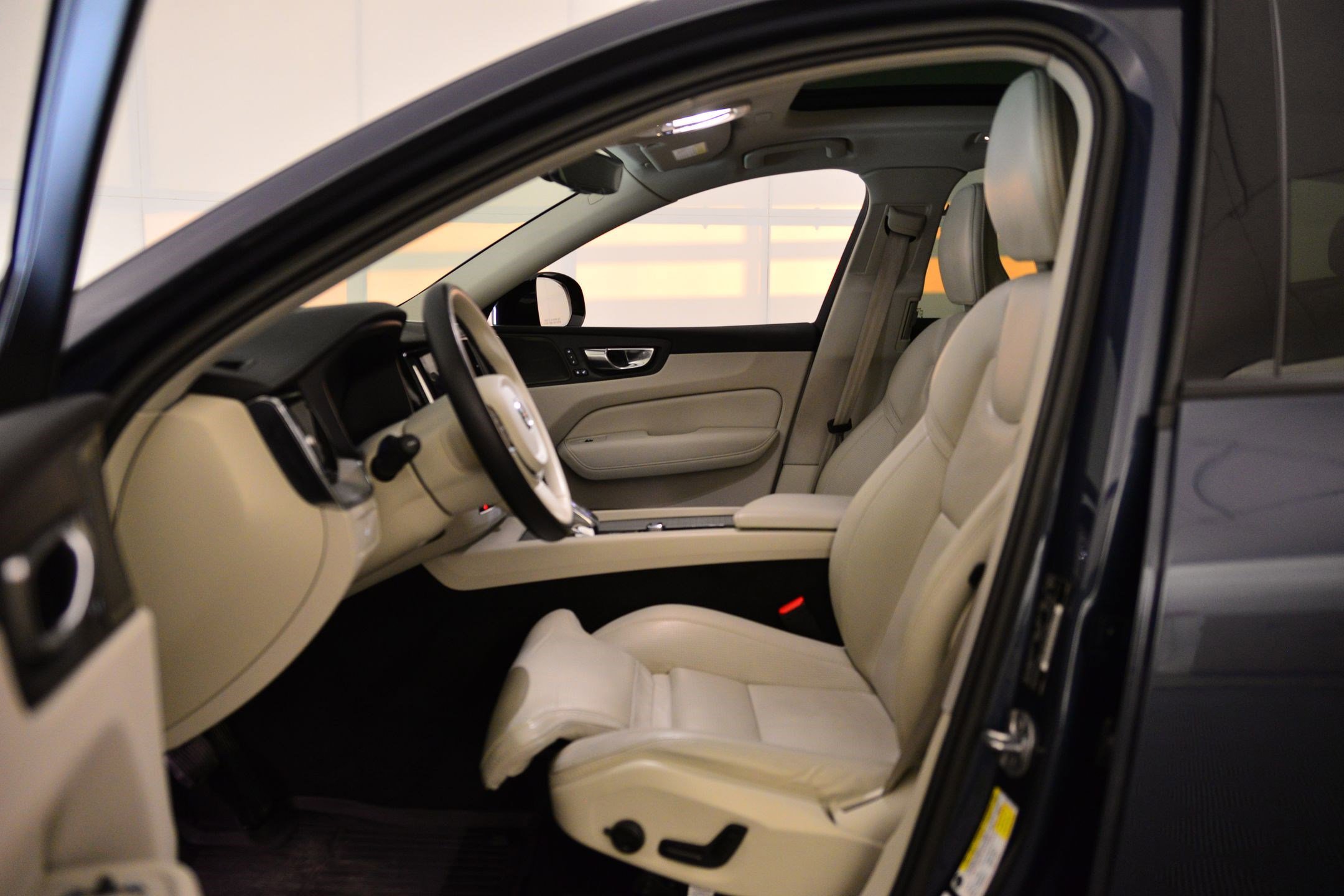 Used 2023 Volvo XC60 B5 Ultimate w/ Climate Package image 24