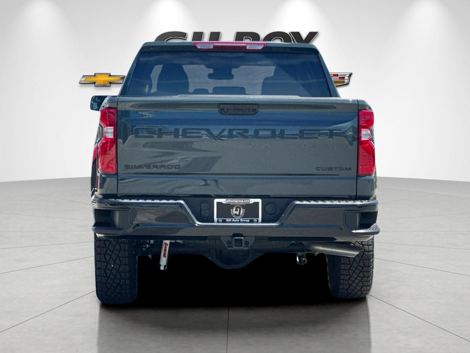Used 2026 Chevrolet Silverado 1500 Custom Trail Boss w/ LPO, Dark Essentials Package AWD/4WD image 4