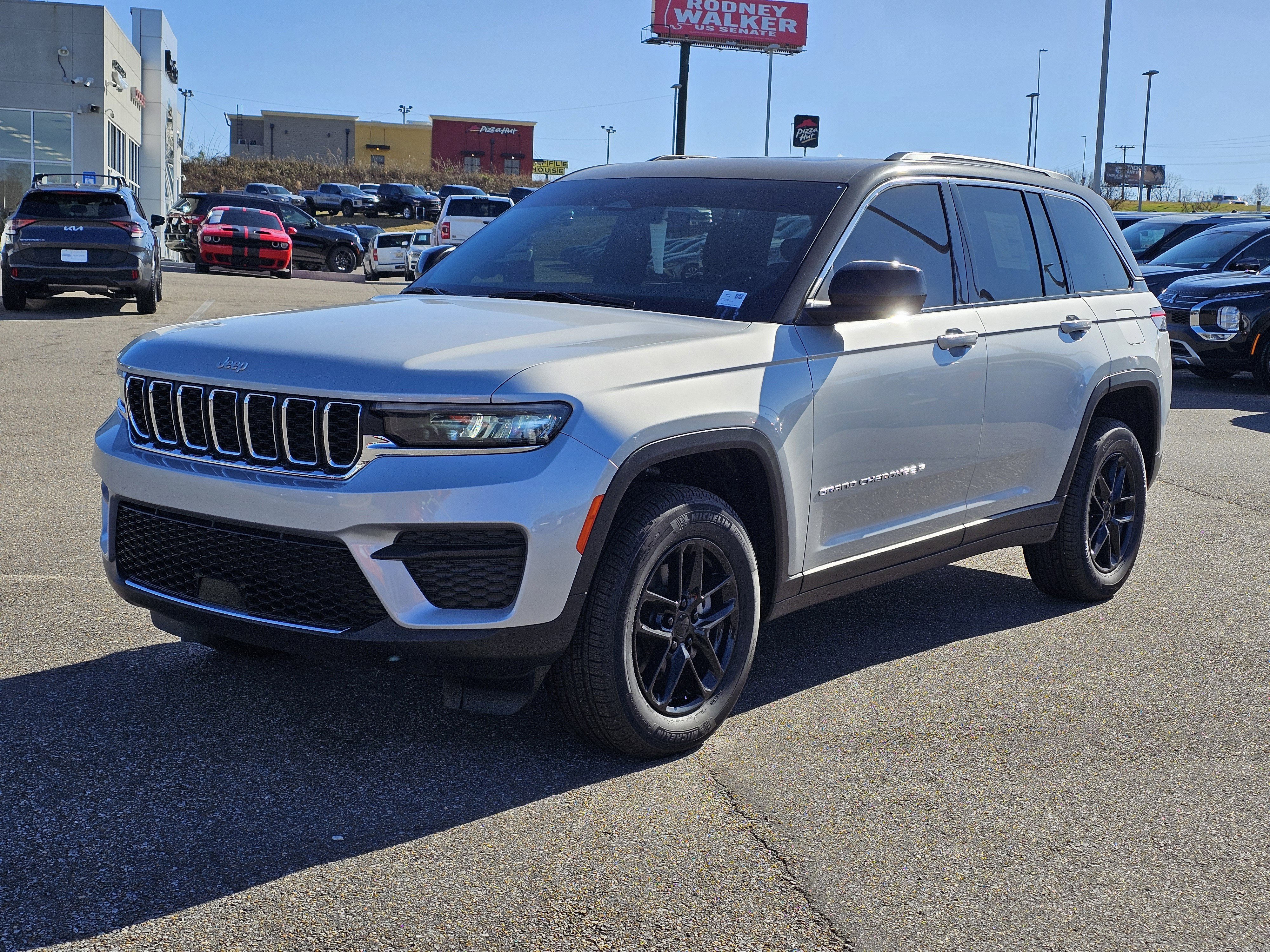 New 2024 Jeep Grand Cherokee Laredo X w/ Luxury Tech Group I