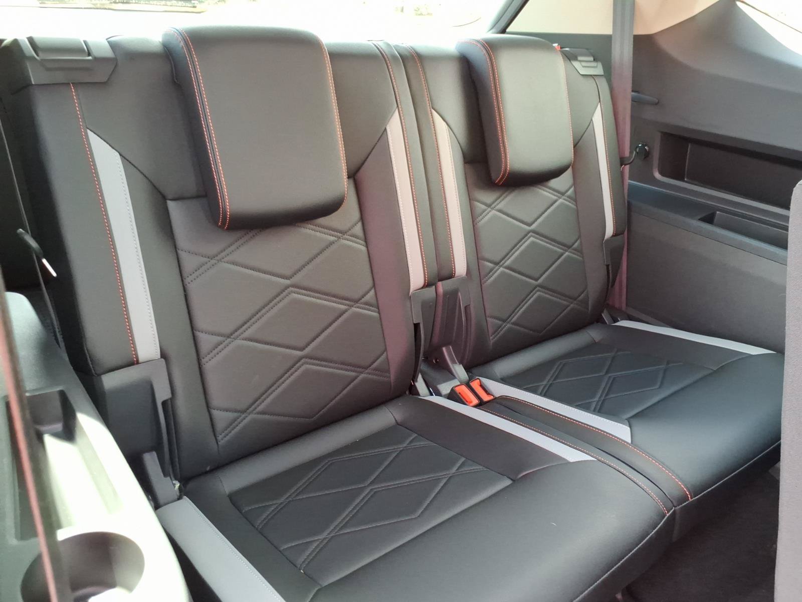 Certified 2025 Volkswagen Atlas Peak Edition SE AWD/4WD image 15