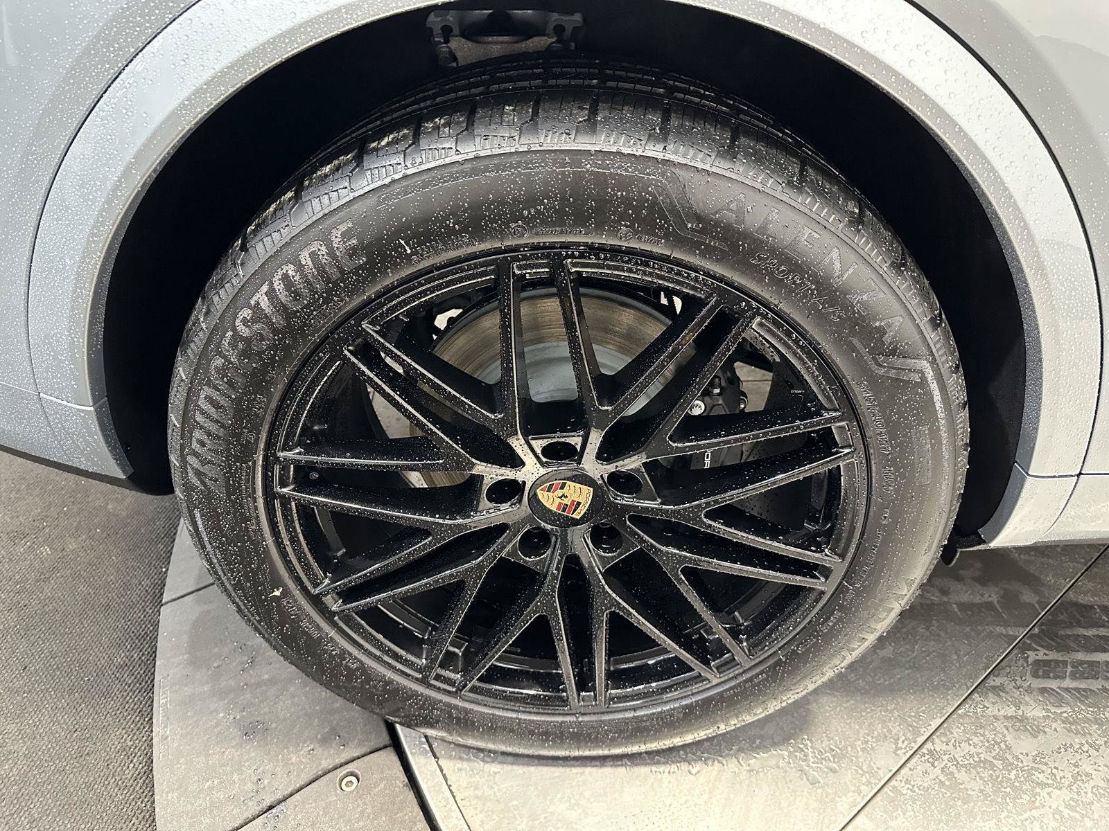 New 2026 Porsche Cayenne Coupe AWD/4WD image 13