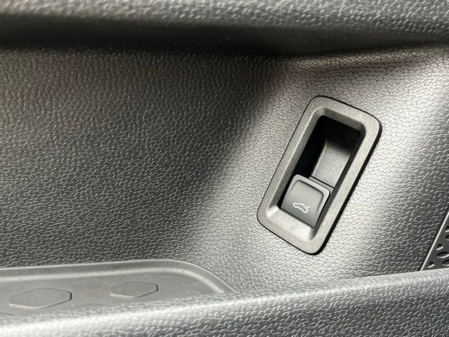 Certified 2025 Volkswagen ID. Buzz Pro S image 36