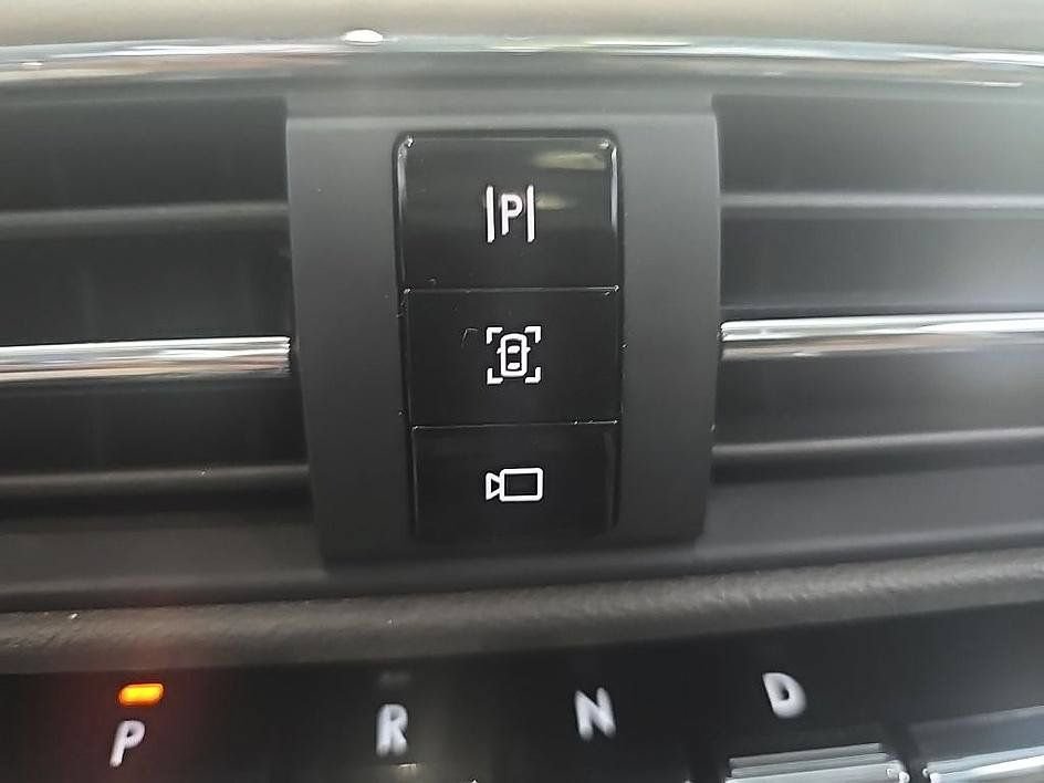 Used 2022 Lincoln Corsair AWD w/ Premium Package image 24