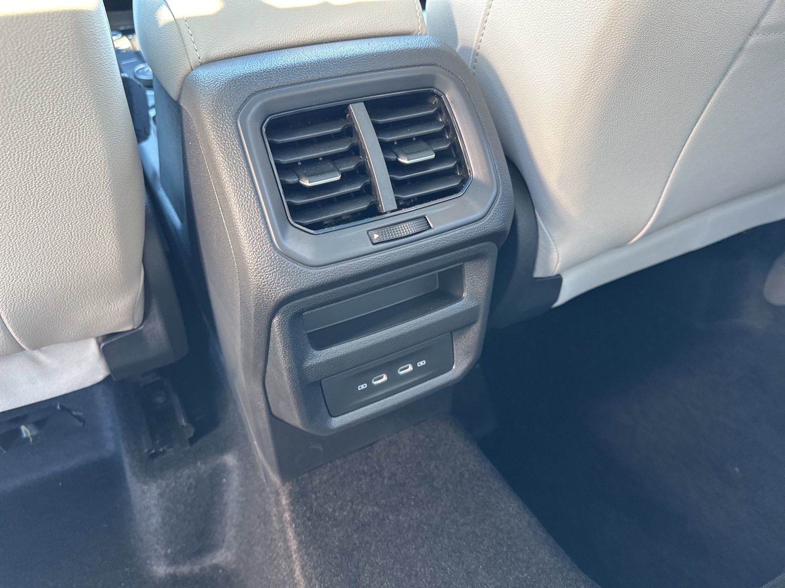 New 2026 Volkswagen Taos SE image 21