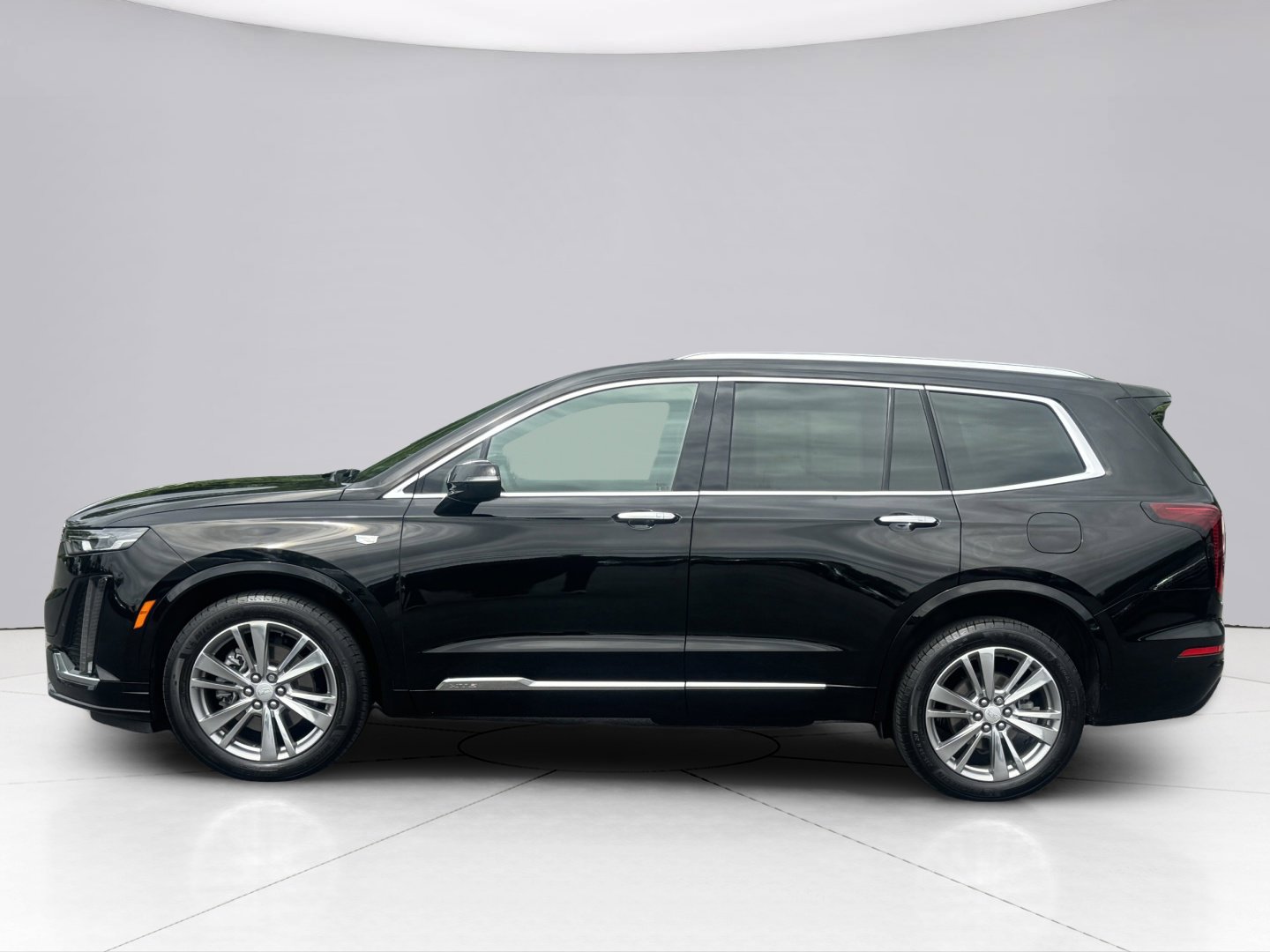 Used 2023 Cadillac XT6 Premium Luxury image 2