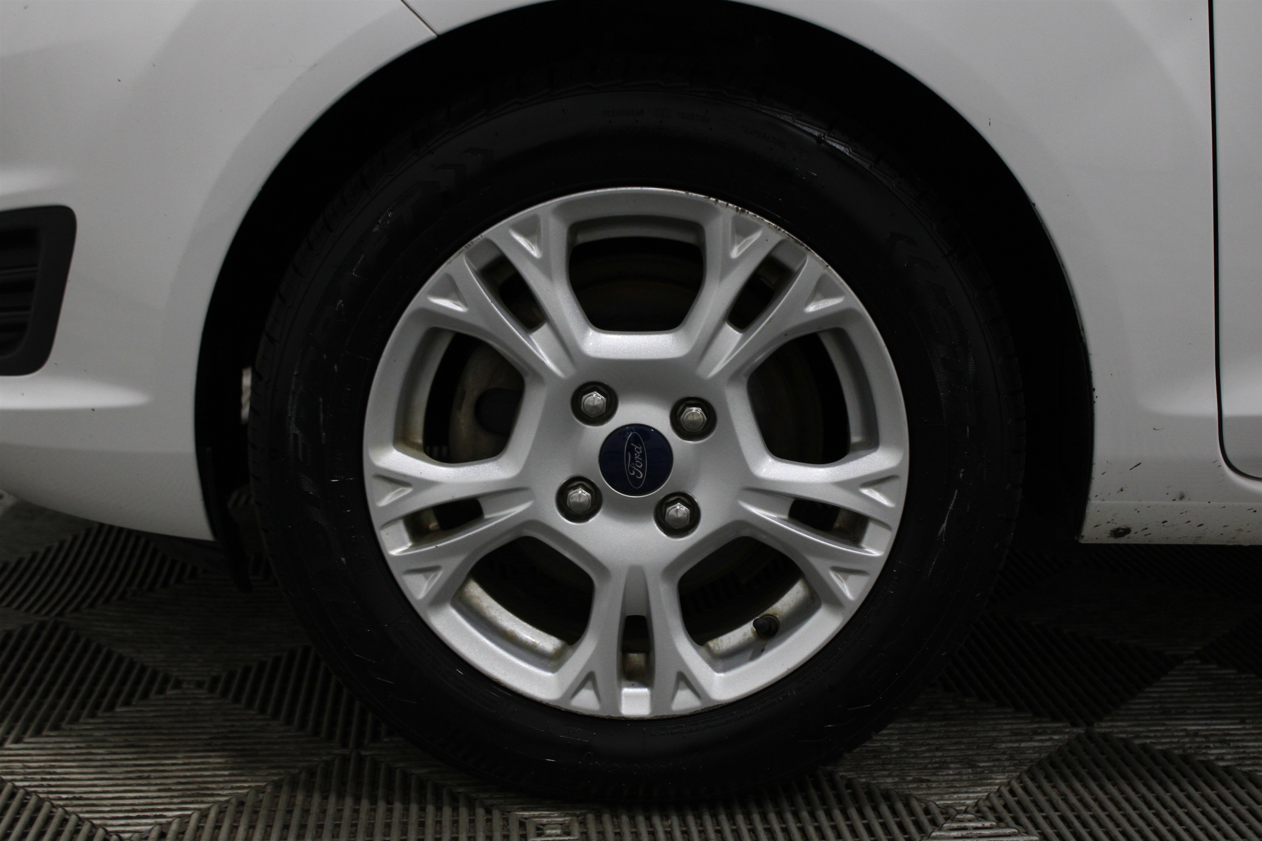 Used 2014 Ford Fiesta SE w/ Comfort Package image 35