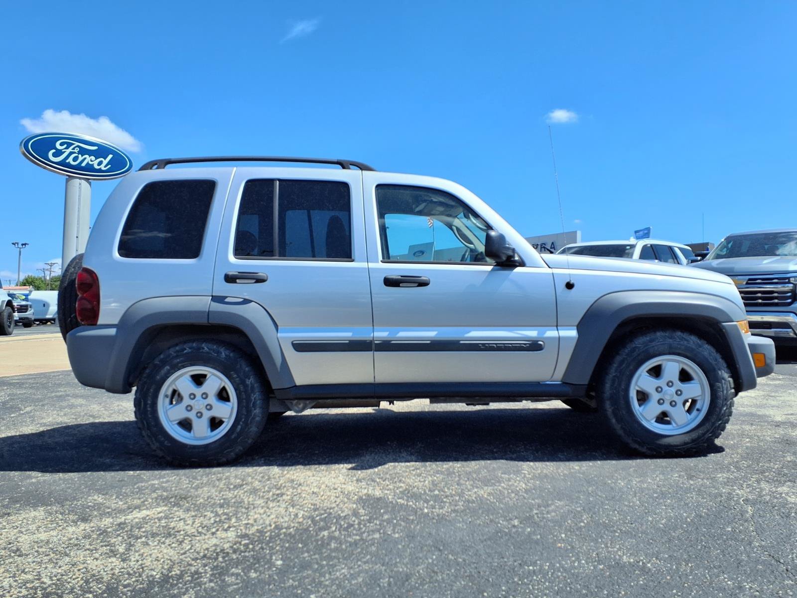 Used 2005 Jeep Liberty Sport AWD/4WD image 4
