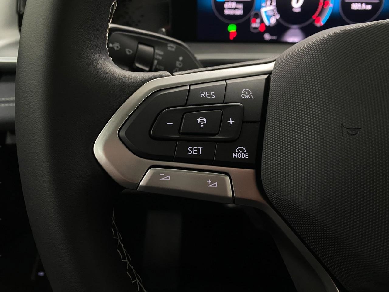 New 2026 Volkswagen Tiguan SE image 16