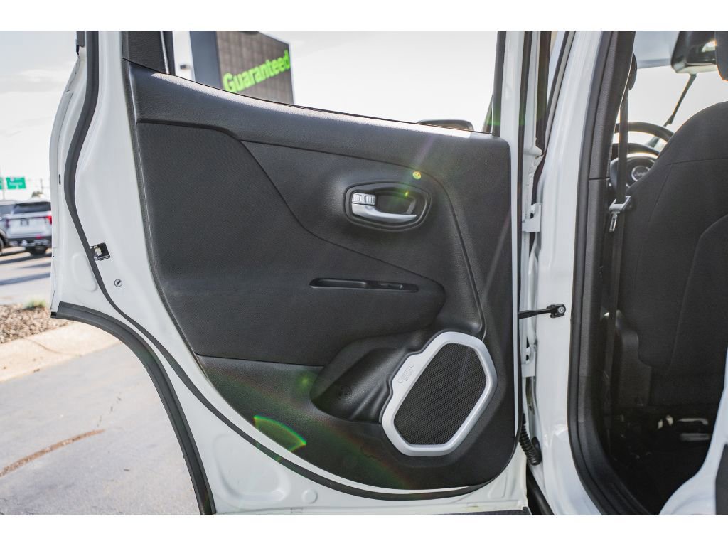 Used 2018 Jeep Renegade Latitude w/ Popular Equipment Group image 22