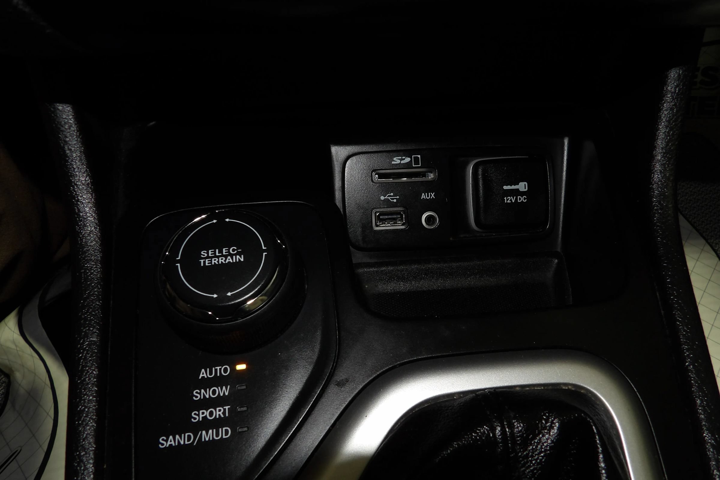 Used 2017 Jeep Cherokee Latitude w/ Safety/Convenience Group AWD/4WD image 19