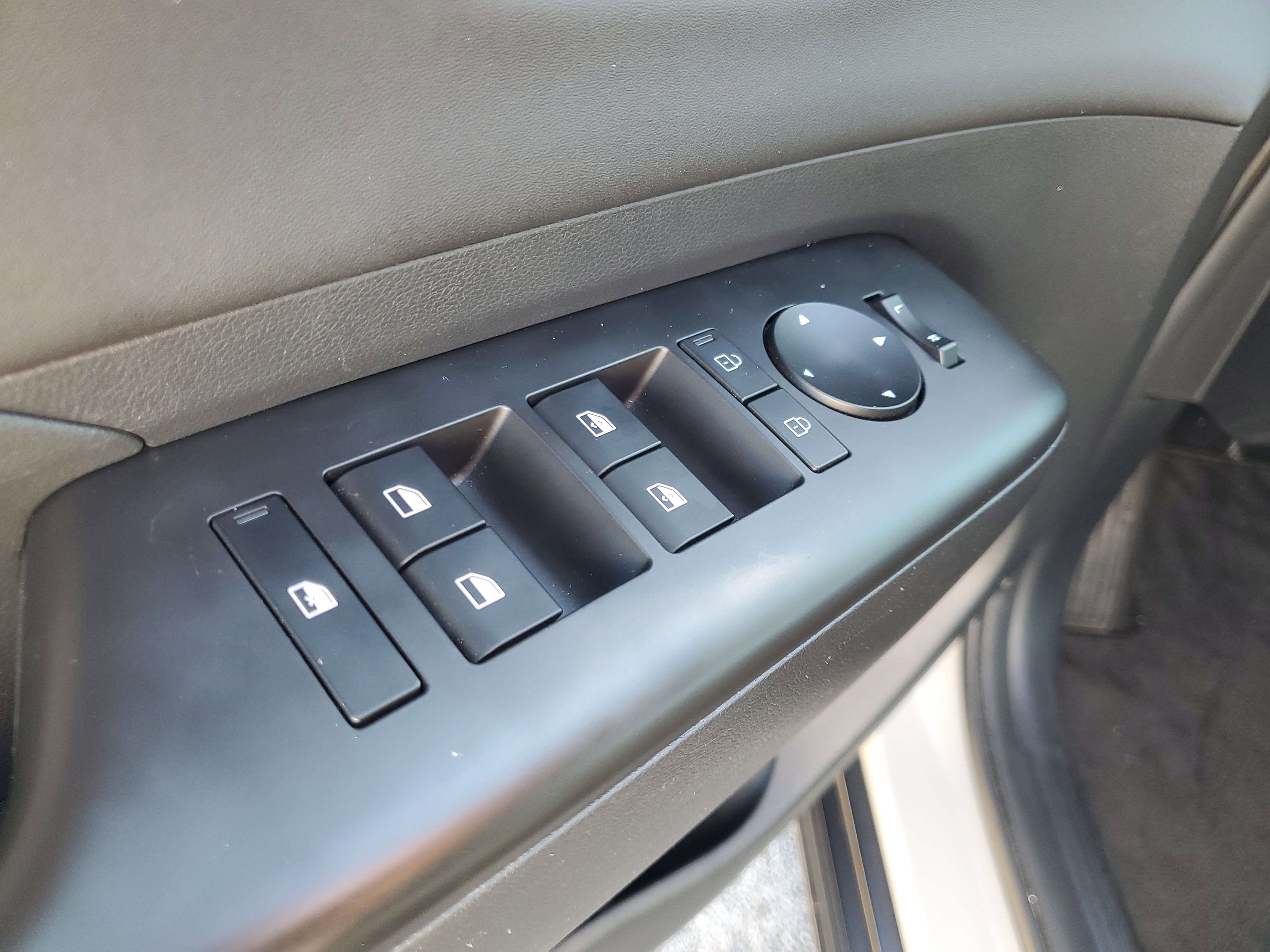 Used 2024 Hyundai Kona Limited image 11