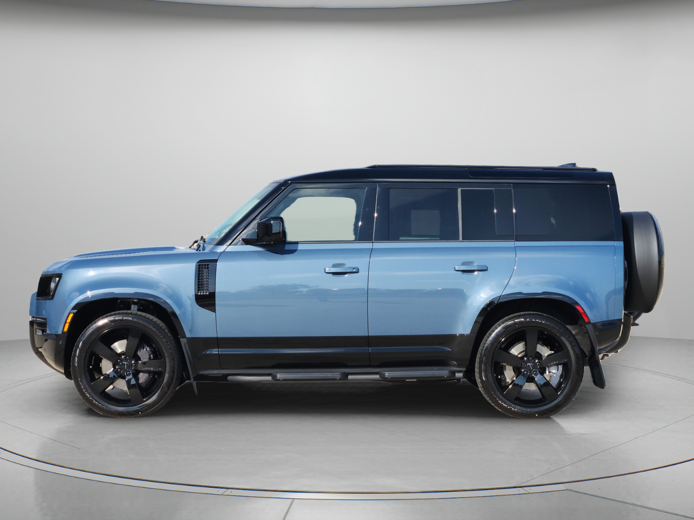 New 2026 Land Rover Defender 110 X-Dynamic SE AWD/4WD image 2