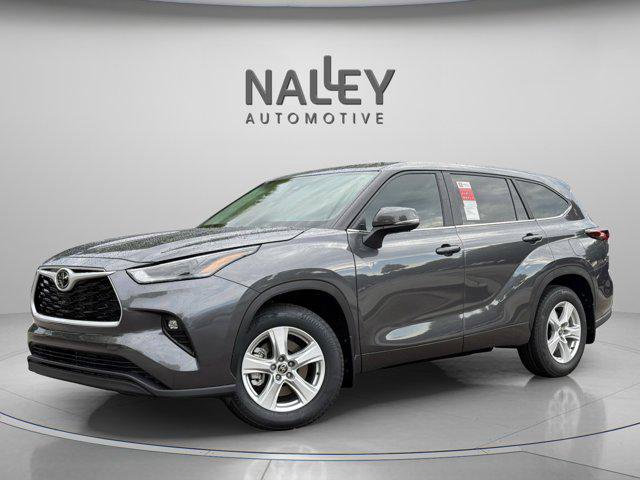 Certified 2025 Toyota Highlander LE AWD/4WD image 1
