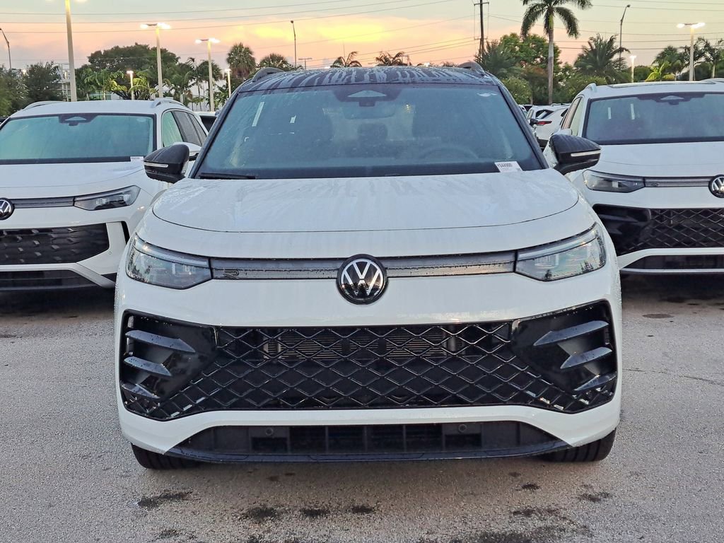 New 2026 Volkswagen Tiguan SE R-Line FWD image 2
