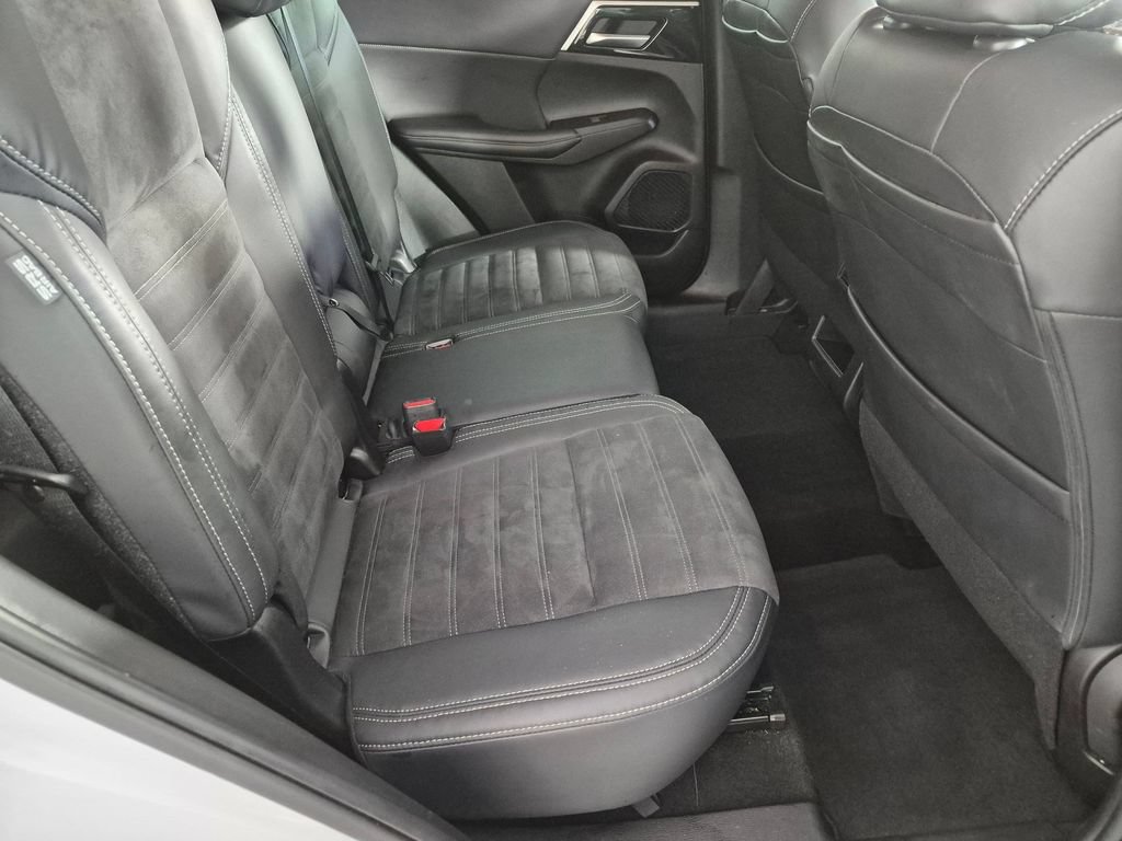 Used 2023 Mitsubishi Outlander SE FWD image 30