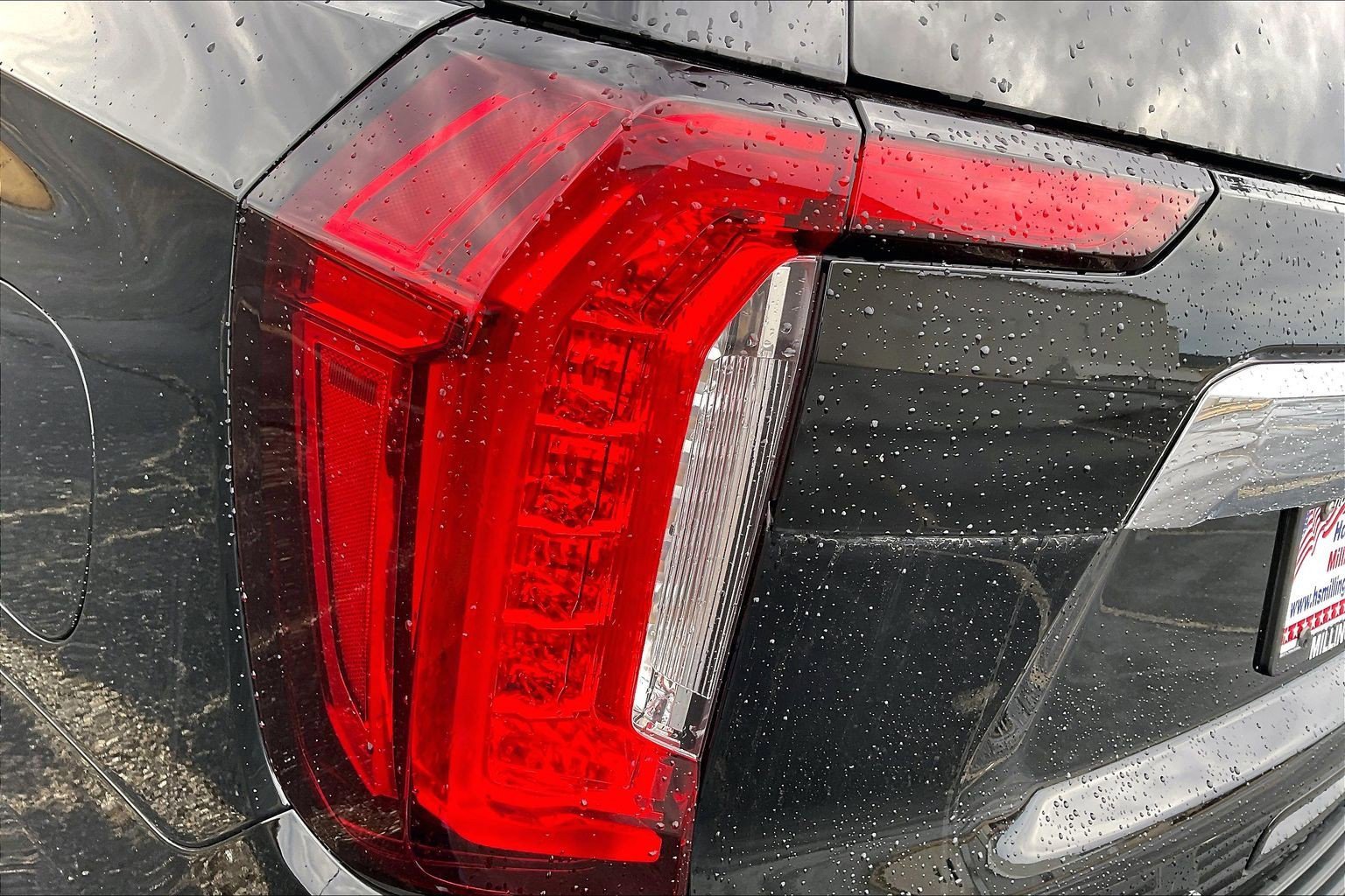 Used 2024 GMC Yukon SLT w/ SLT Luxury Package image 24