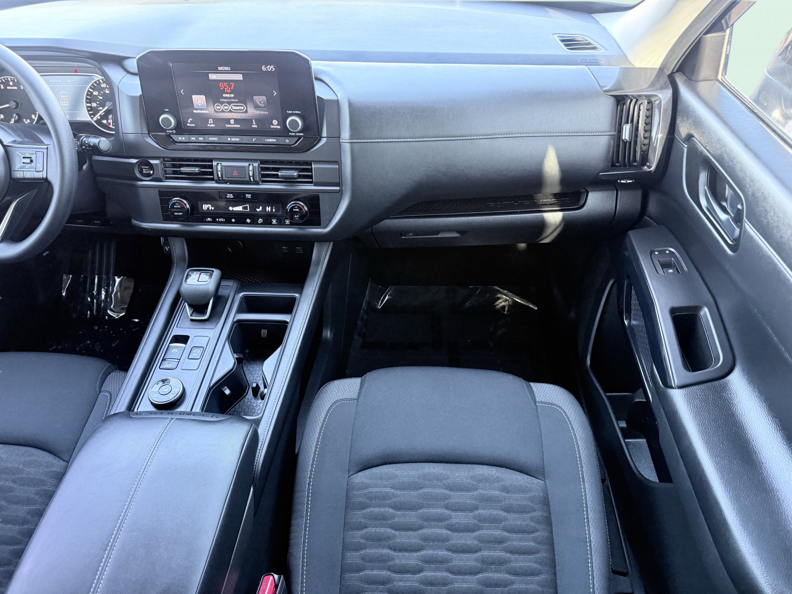 Used 2025 Nissan Pathfinder S AWD/4WD image 52