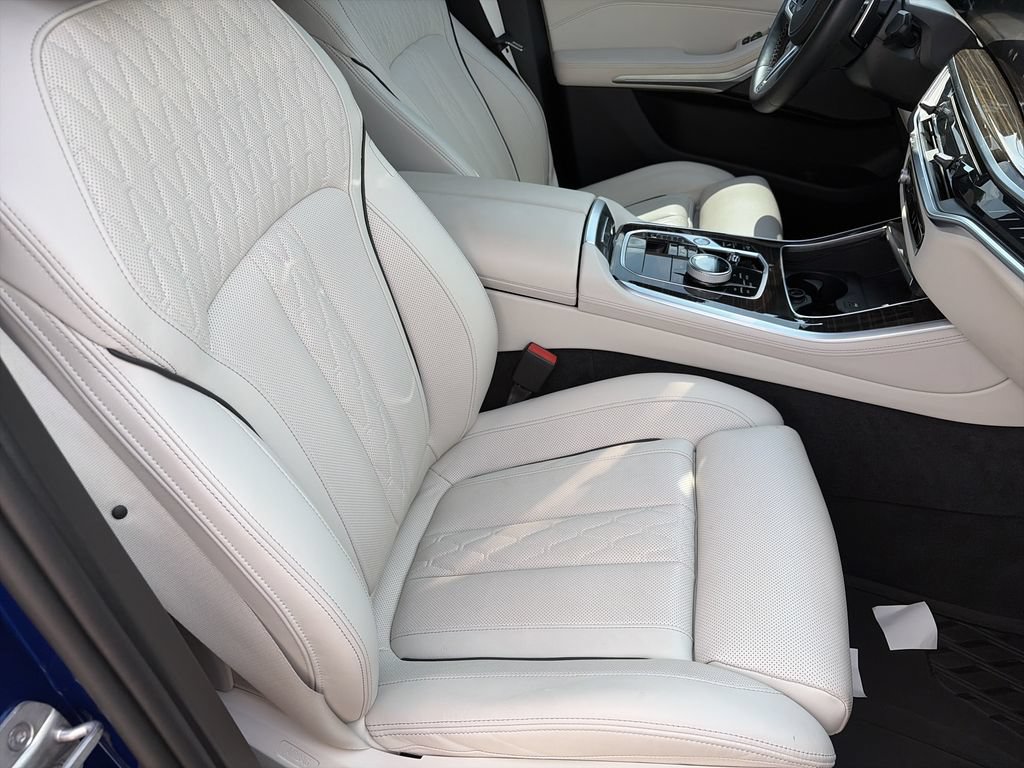 Used 2025 BMW X5 M60i AWD/4WD image 34