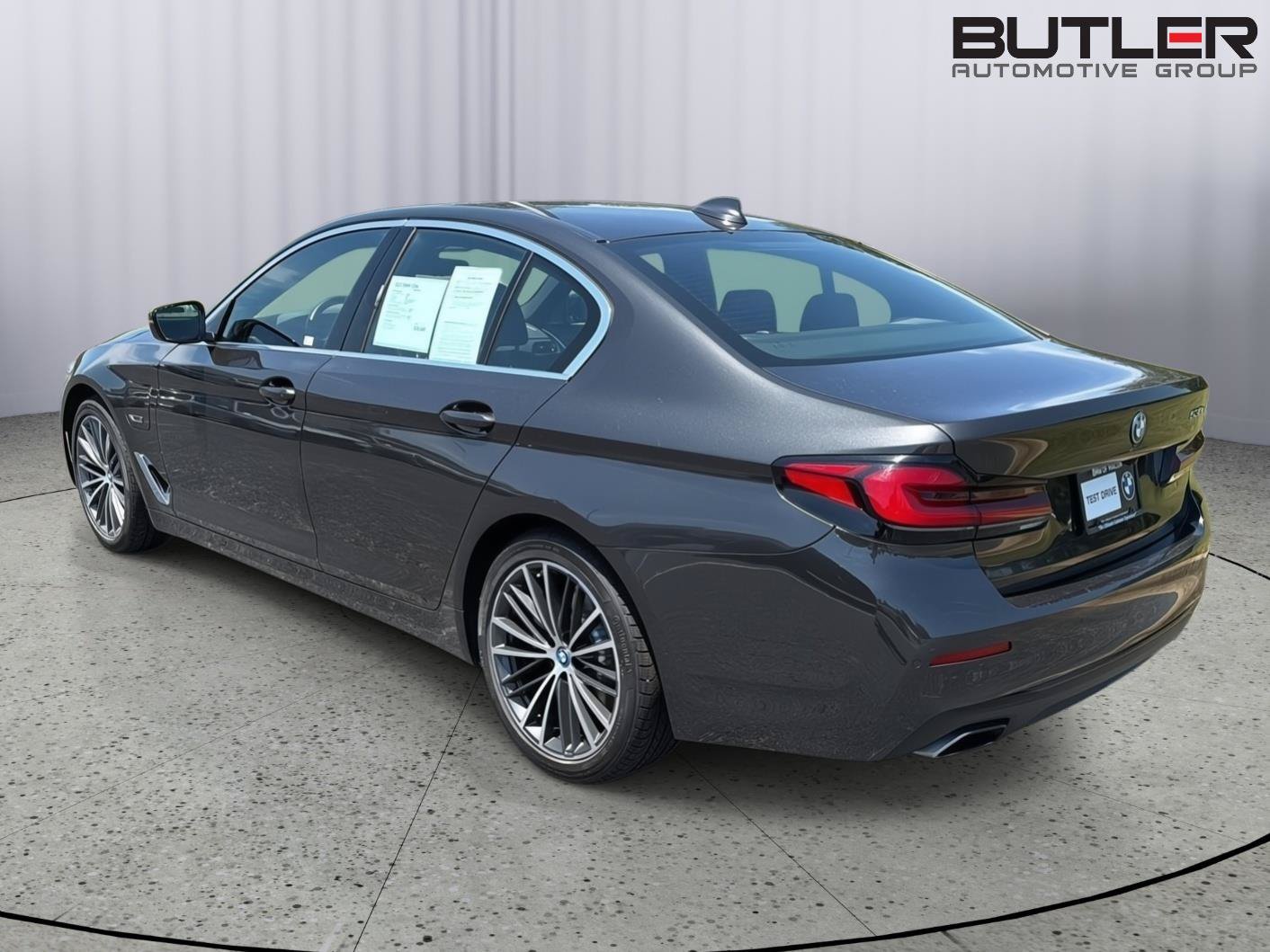 Used 2023 BMW 530e w/ Premium Package RWD image 4