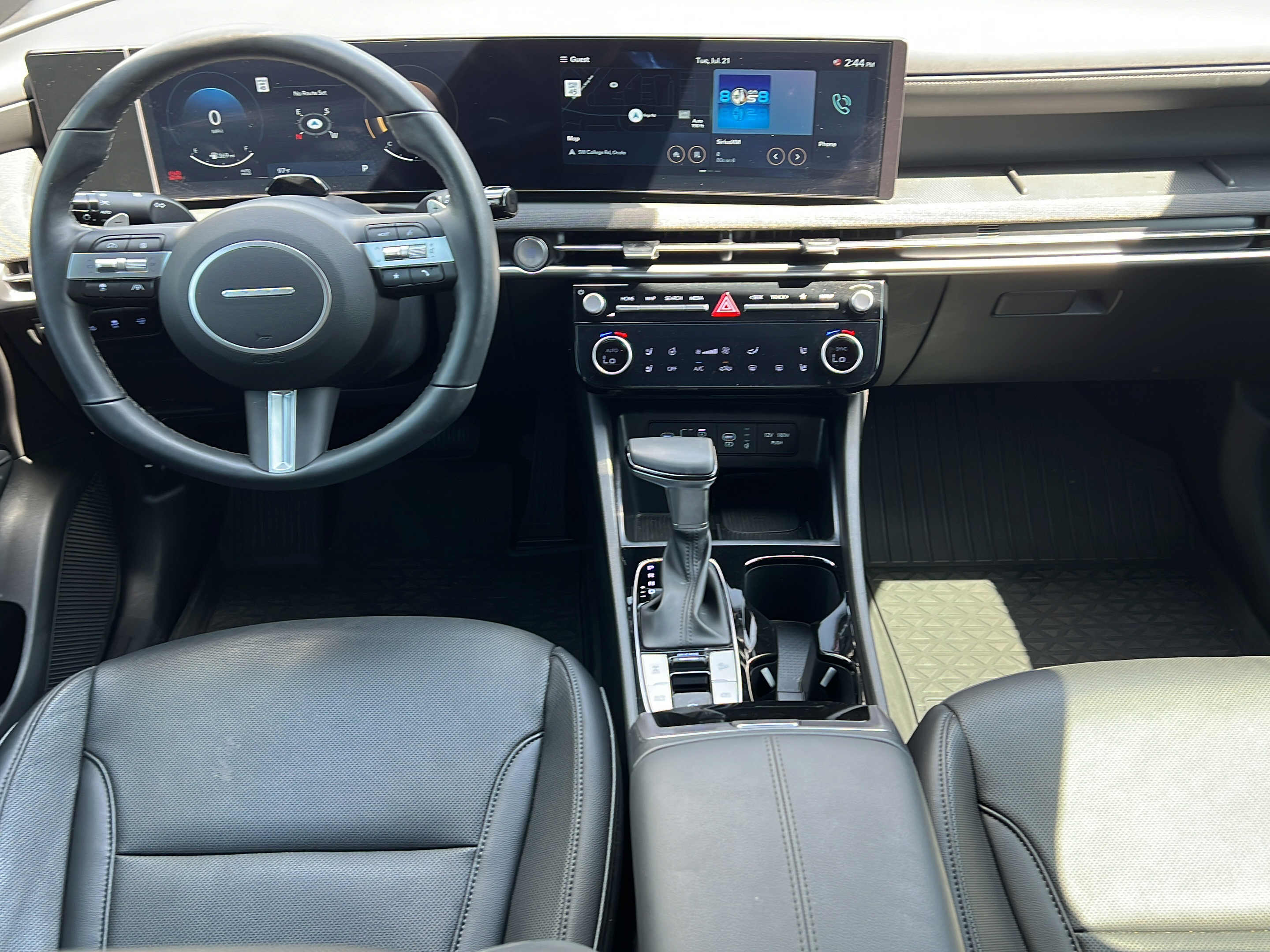 Certified 2025 Hyundai Santa Cruz Limited AWD/4WD image 13