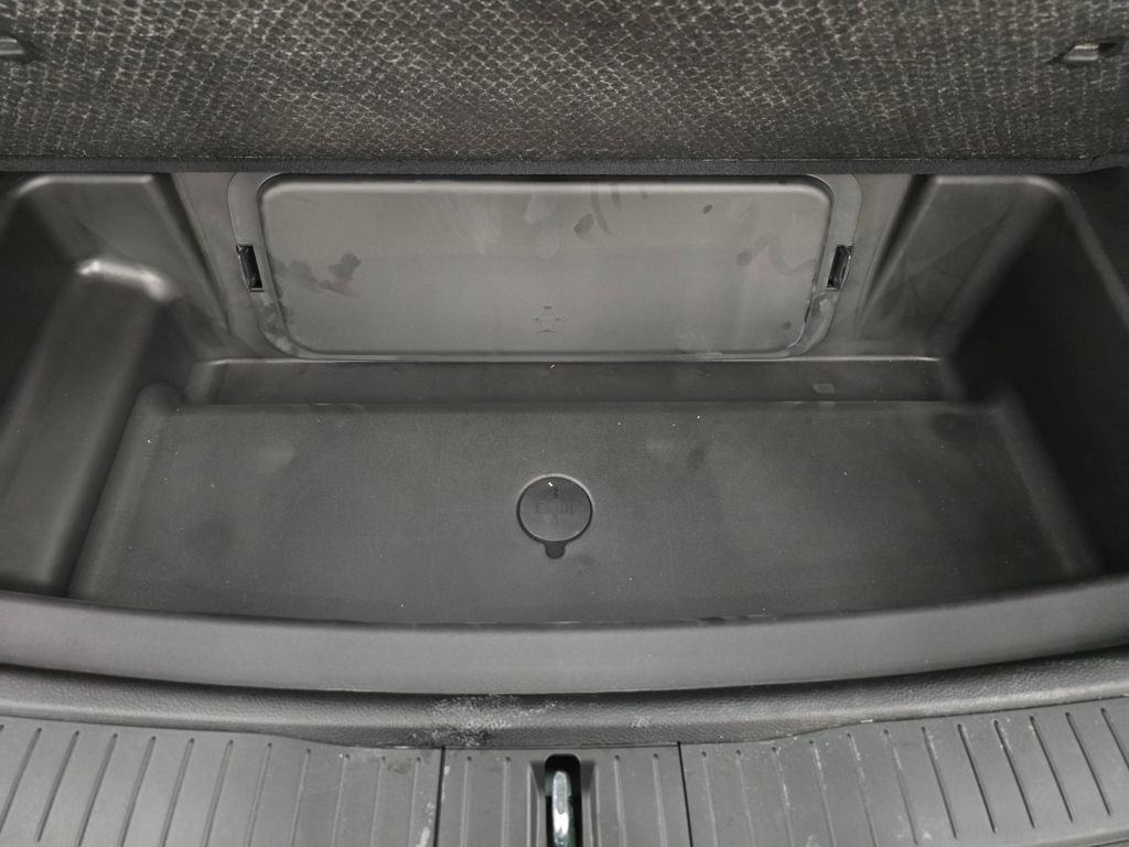 Used 2024 Jeep Grand Cherokee L Laredo w/ Luxury Tech Group I image 41