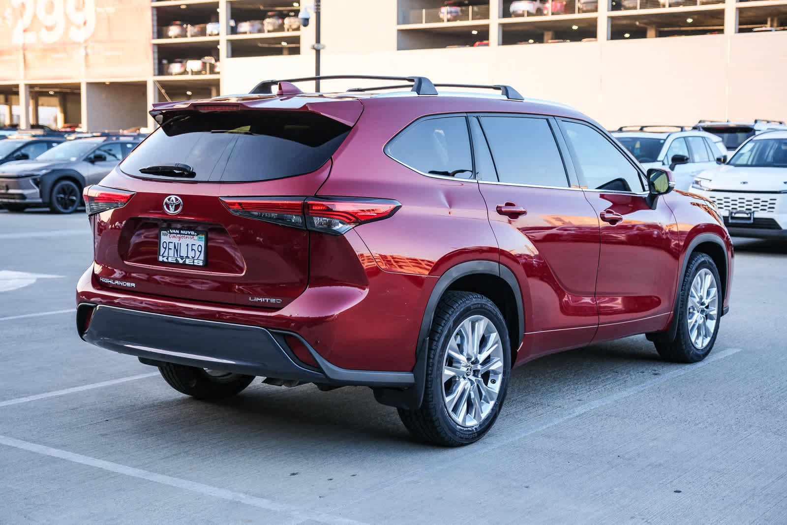 Used 2023 Toyota Highlander Limited FWD image 4