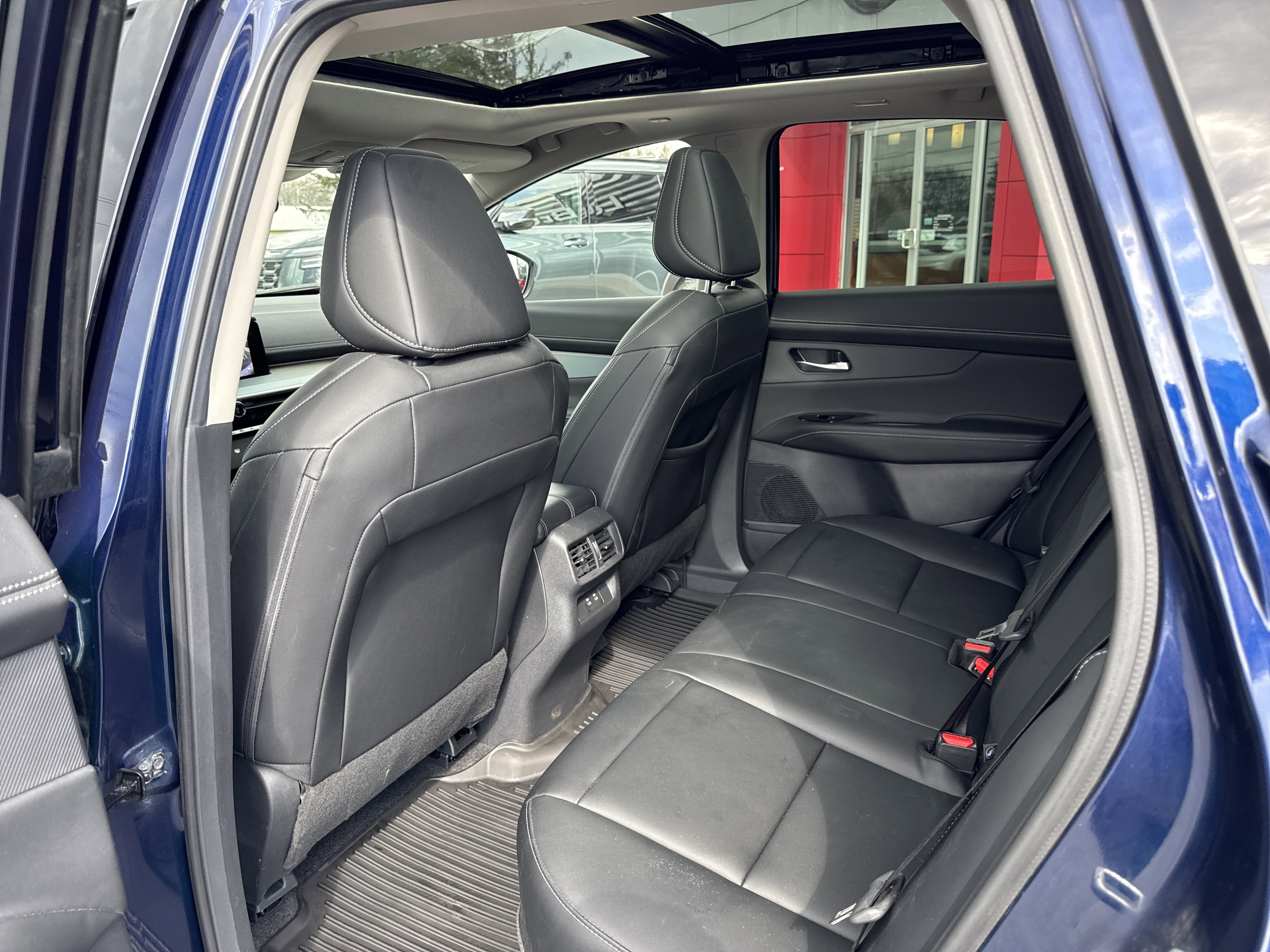 Used 2025 Nissan Murano SL image 13