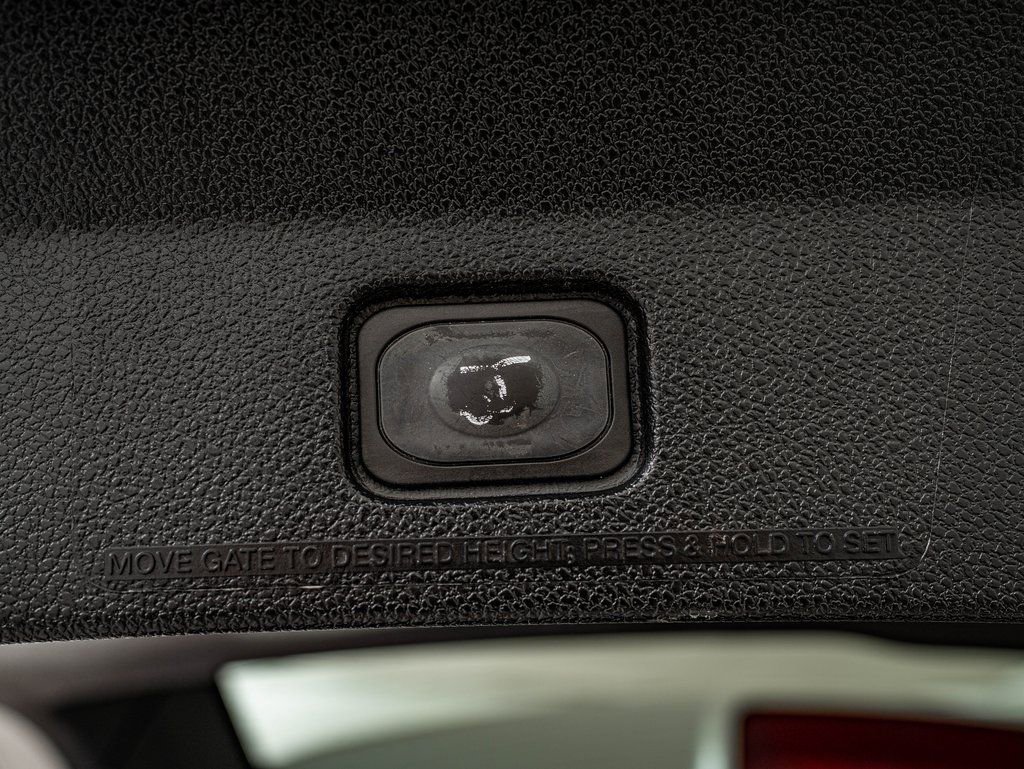 Used 2017 Ford Explorer Platinum image 38