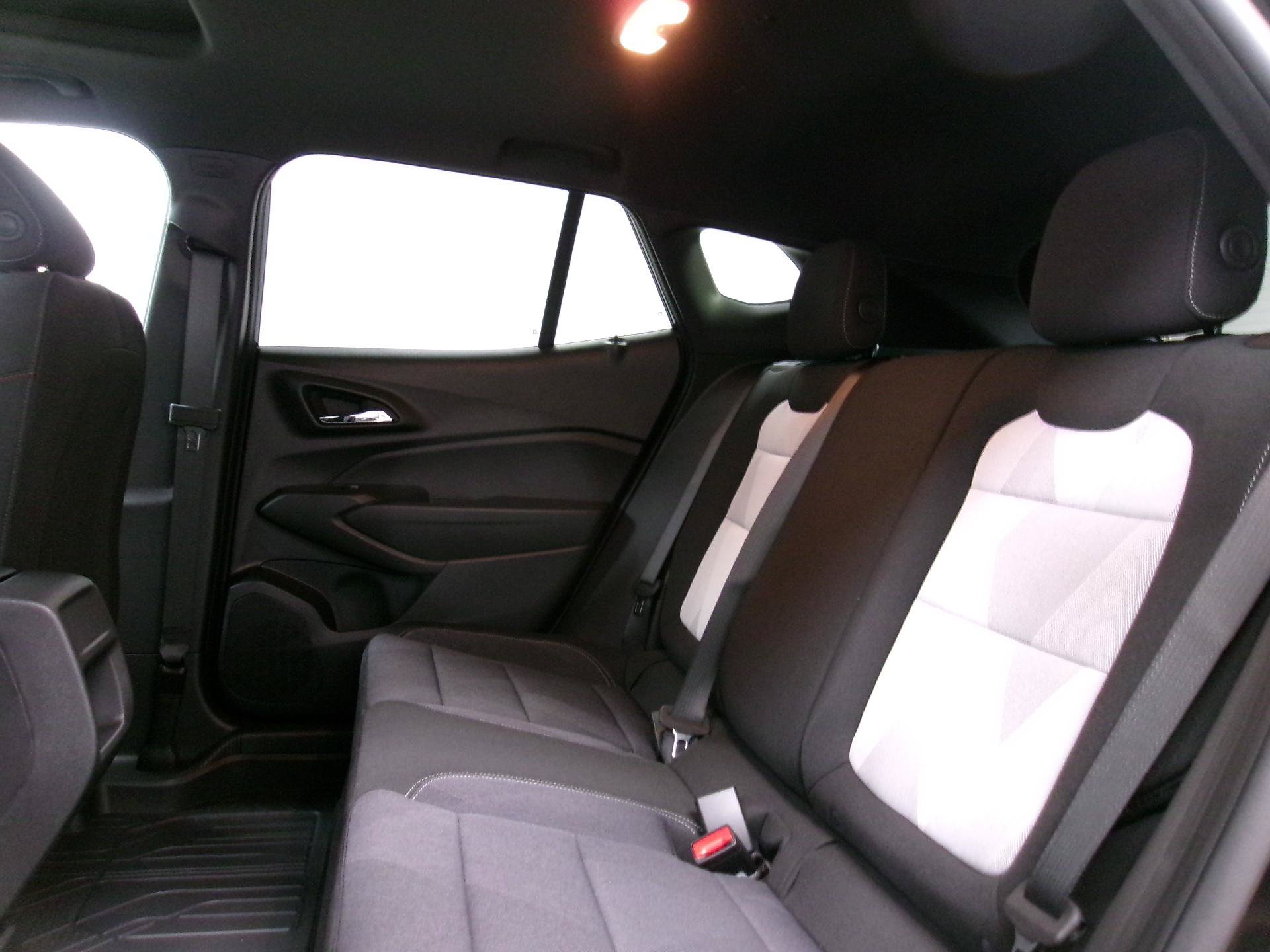 New 2026 Chevrolet Trax RS w/ Sunroof Package FWD image 9